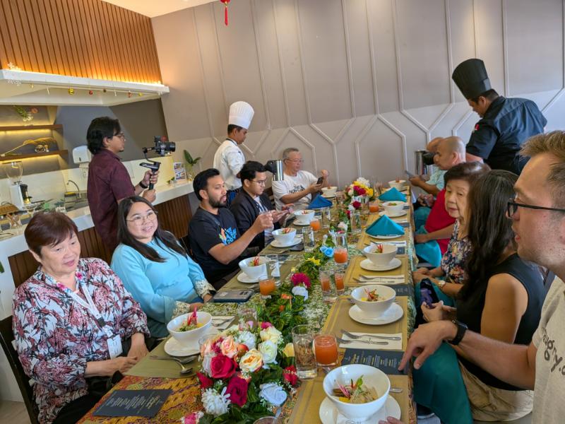 Our MOMC group at Authentique Restaurant Ipoh, with Roselyn Lim, the president of the Perak Tourist Guide Association, on the left.